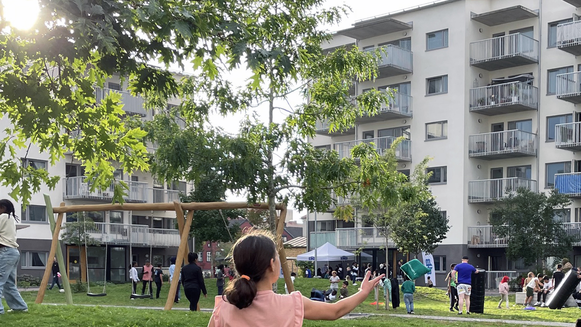 Innergård till flerbostadshus